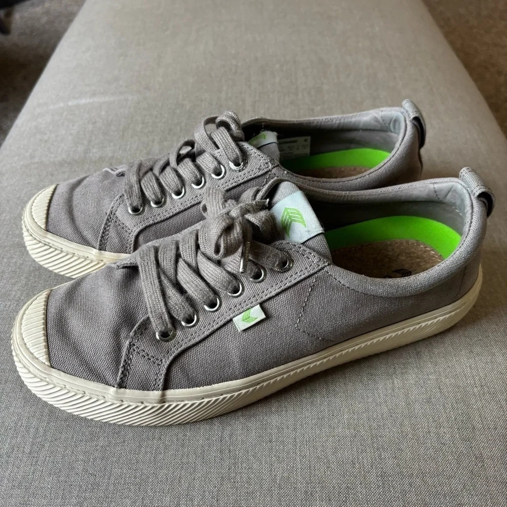 Cariuma size‎ men’s 8 or women’s 9.5 gray Canvas Sneakers 💎
